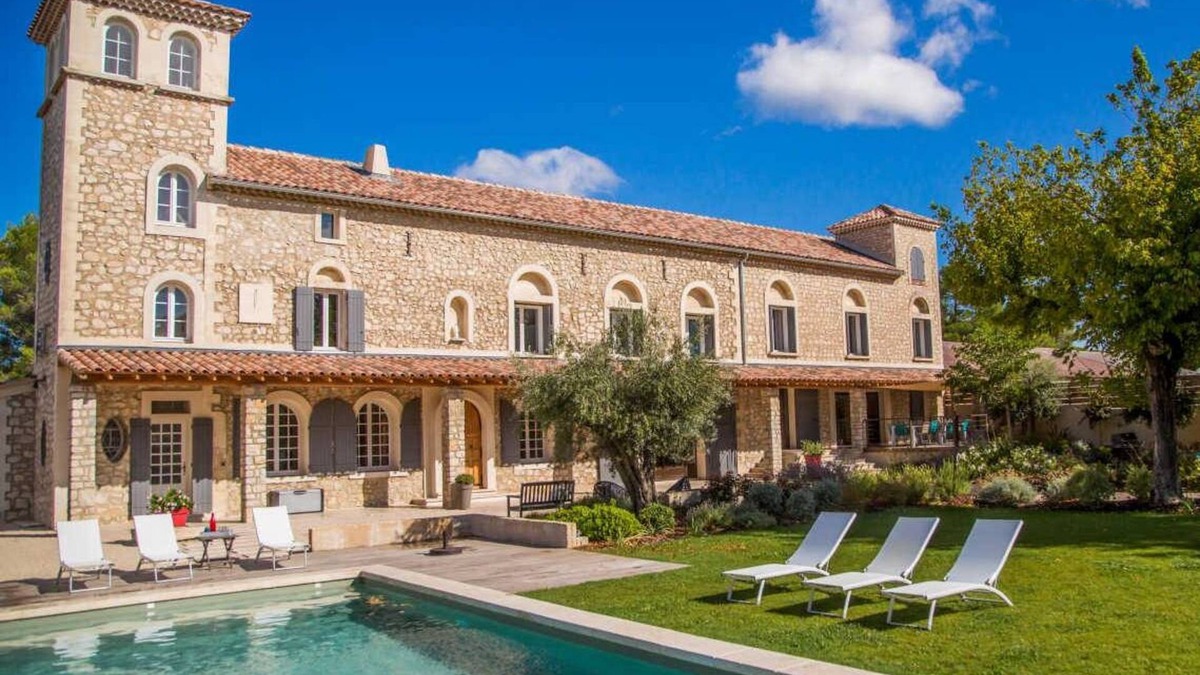 Noves House | Exceptional air-conditioned farmhouse in Noves (13), park, heated pool, pets allowed (2).