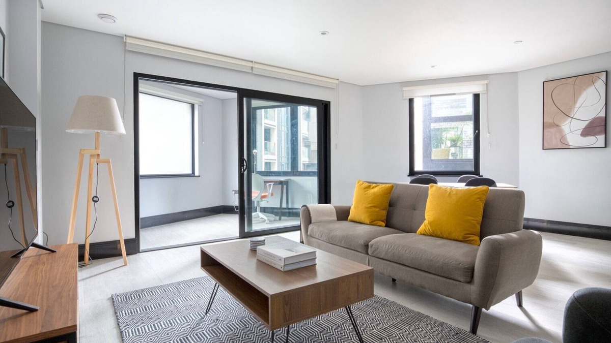 Whitechapel Apartment | Exceptional Aldgate/Whitechapel 2BR w/Garden, nr Station, by Blueground