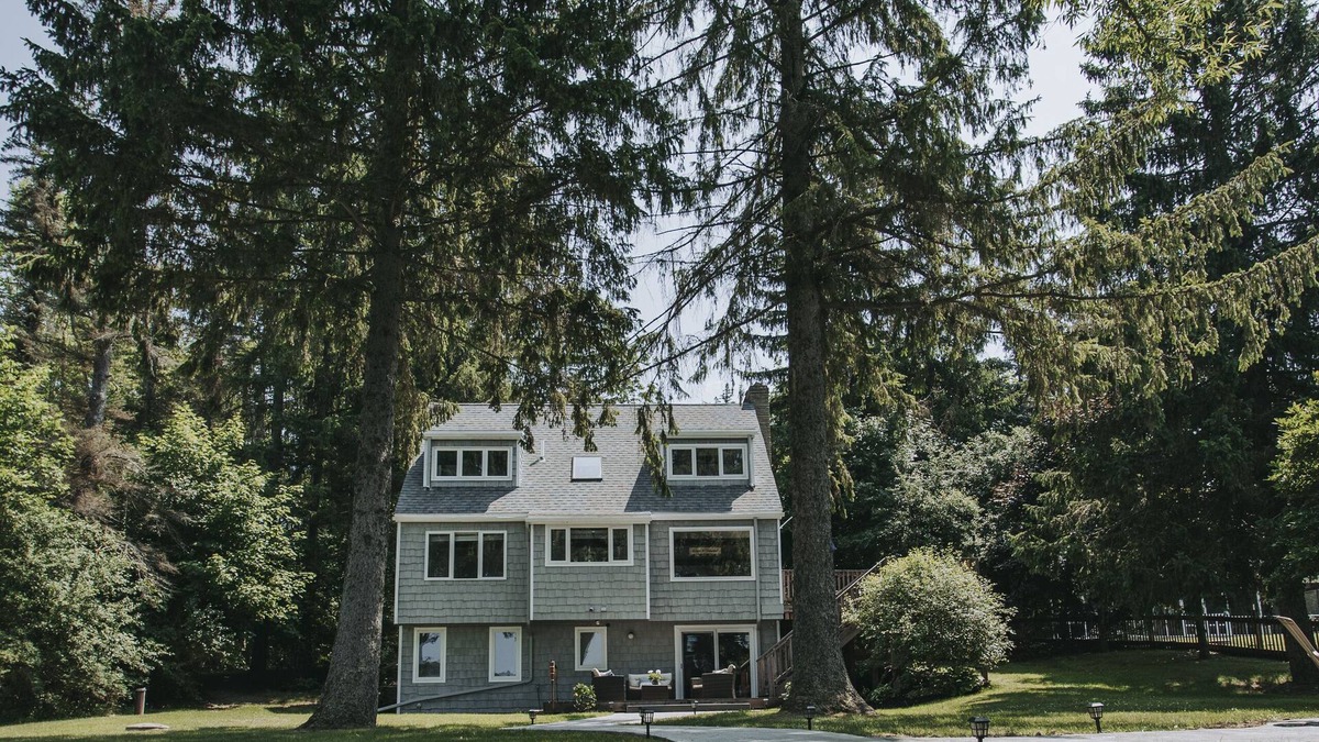Cuba House | Exceptional cottage on the north shore of Cuba Lake