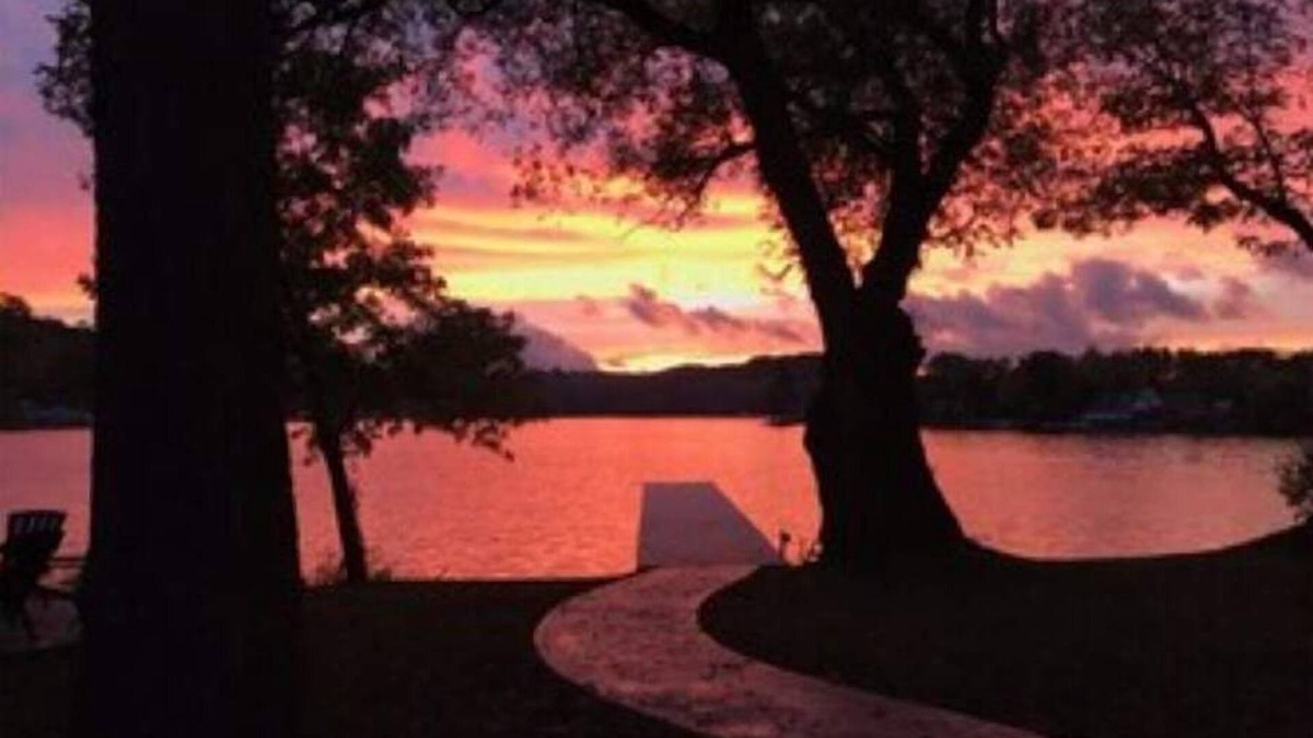 Black Creek House | Exceptional cottage on the north shore of Cuba Lake