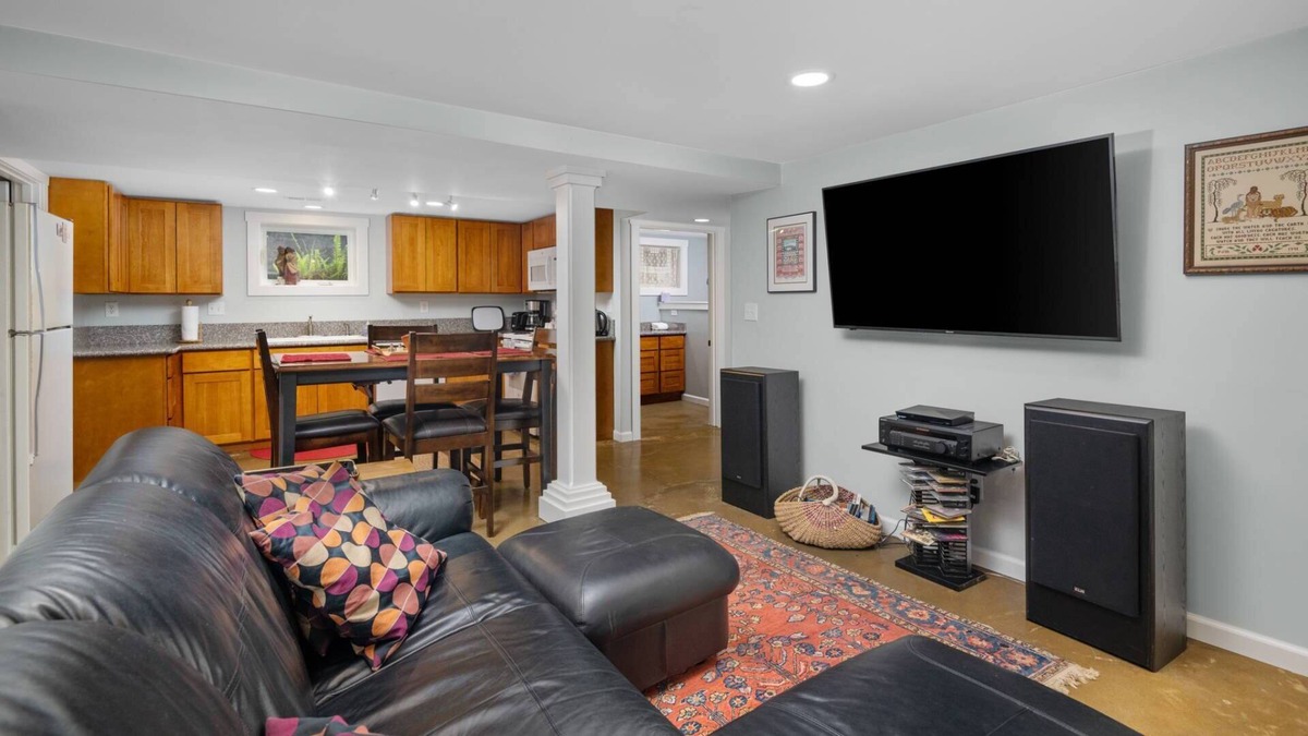 Hosford-Abernethy Condo | Exceptional Daylight Basement Location, Private Entrance, Cozy Patio Area w/ BBQ, Close 2 Everything