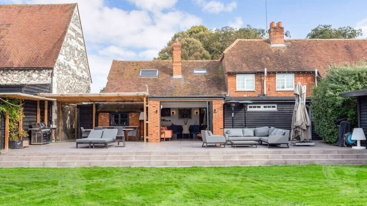 Hurley House | Exceptional Family Stay in Idyllic English Village