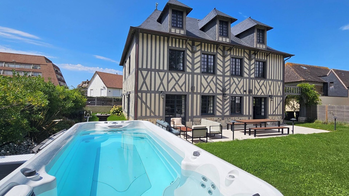 Benerville-sur-Mer Villa | Exceptional villa, 5 bedrooms, 20m from the beach, spa.