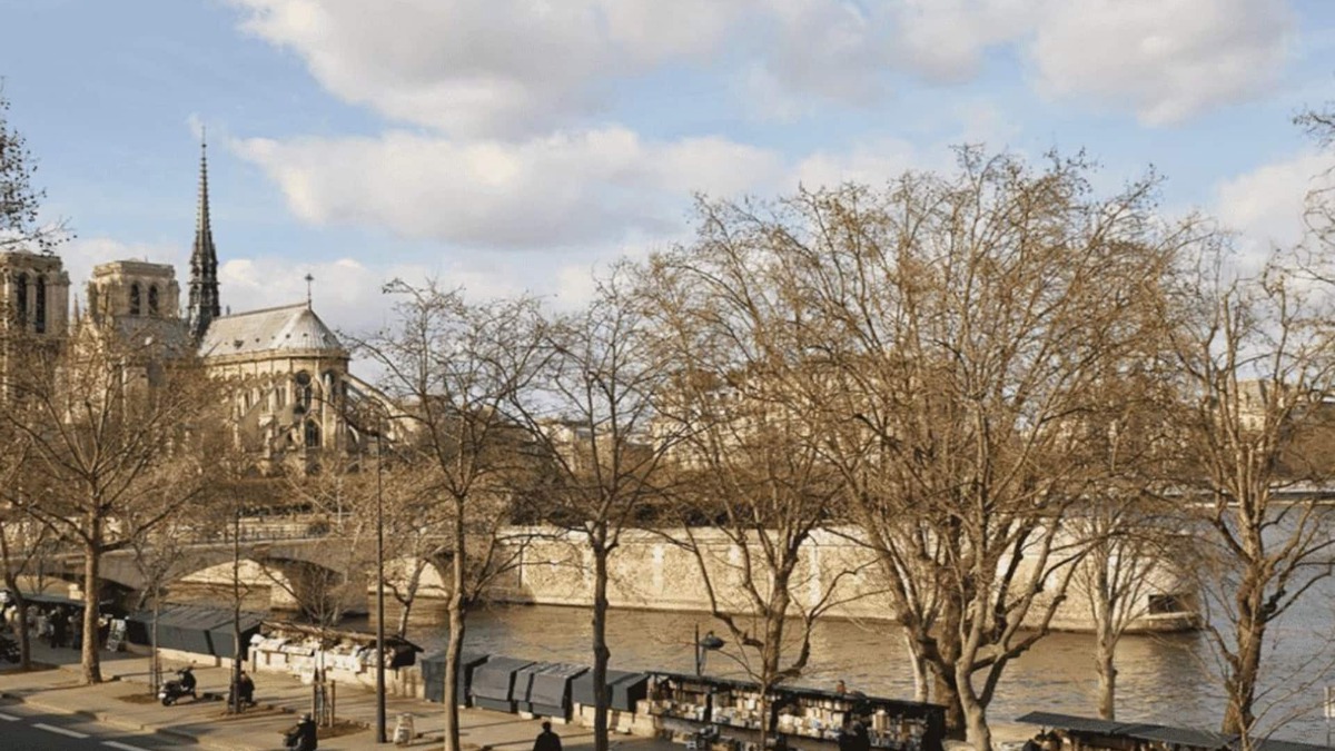 Les Iles Apartment | EXCEPTIONAL LOCATION & STEPS AWAY FROM ICONIC NOTRE DAME - RUE CHANOINESSE