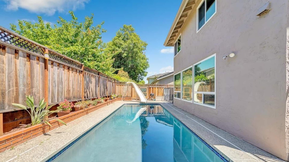 Edenvale House | Exceptional/Pool/Mountain view/2300Sqft²/King/4B/2.5B/400MB+Spd