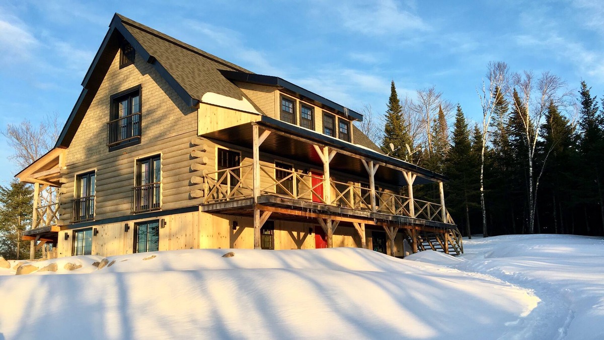 Val Morin Ski Chalet | EXCEPTIONAL ROUND WOOD CHALET-POOL-POOL-
