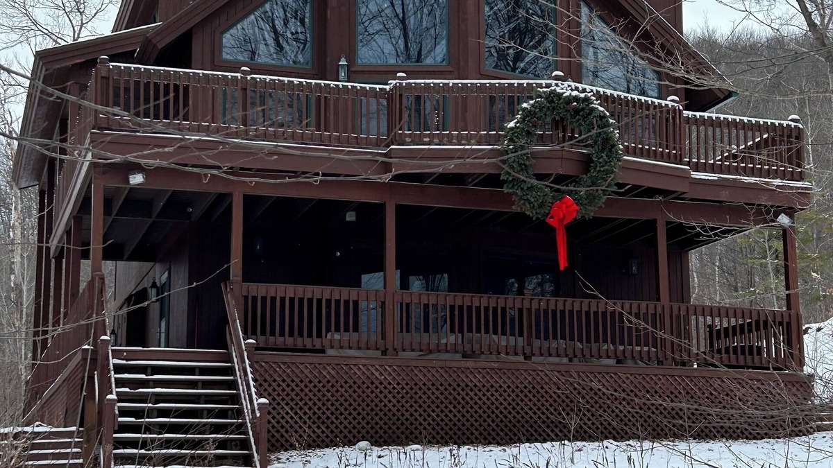 Harbor Springs House | Exceptional, spacious, 4 bedroom chalet in Harbor Springs right at Nubs Nob.