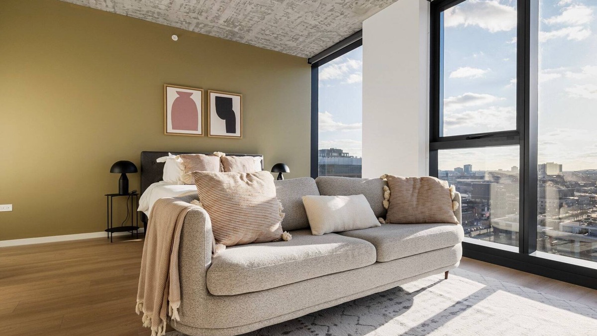 West Loop Apartment | Exceptional West Loop Studio w/Gym & Grills, nr Park, by Blueground