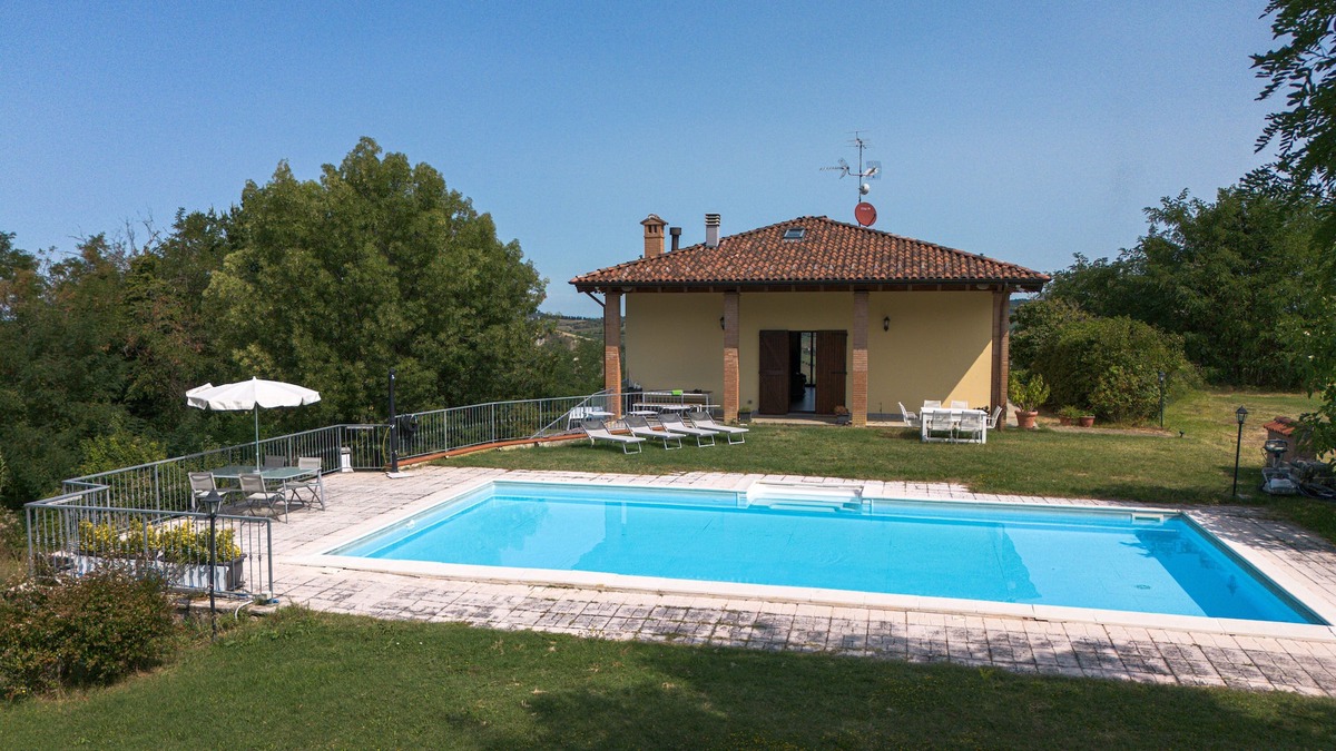 Castello di Serravalle Apartment | Exclusive apartment with private pool in the hills