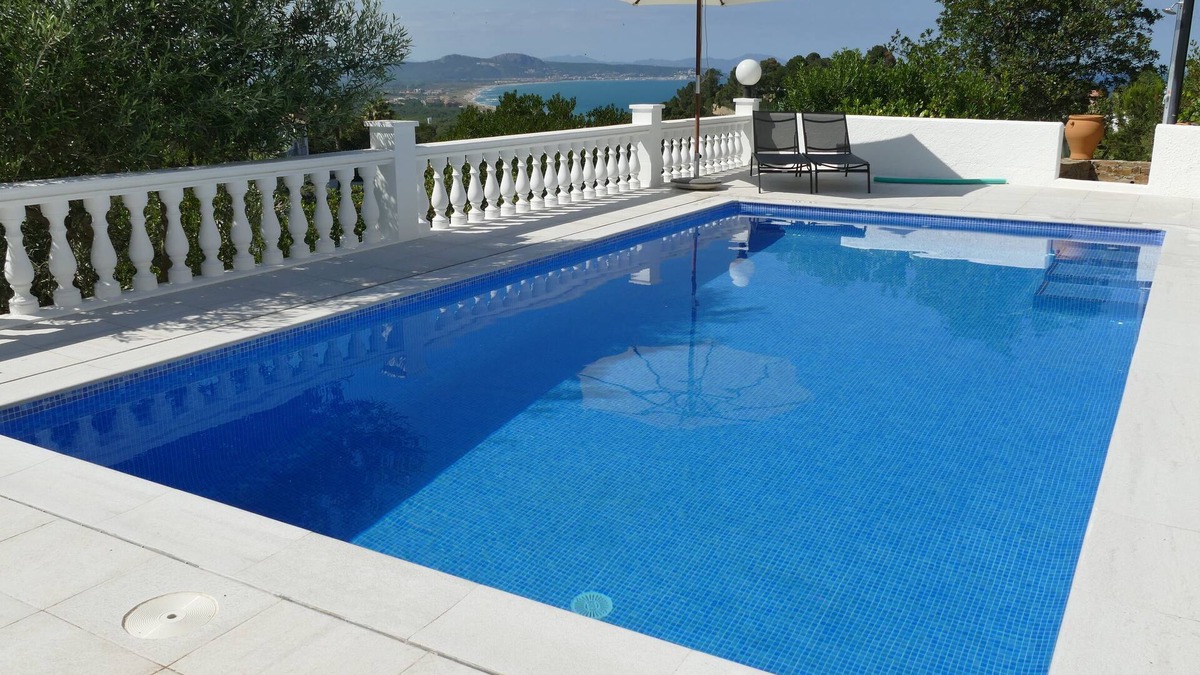 Begur Villa | exclusiv villa with superb sea view over the beach of Pals