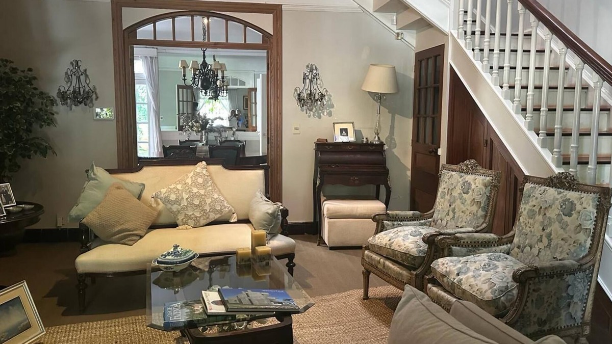 Pocitos Bed & Breakfast | Exclusiva Casa de Estilo en Barrio Tradicional de Montevideo, Jardin con Piscina