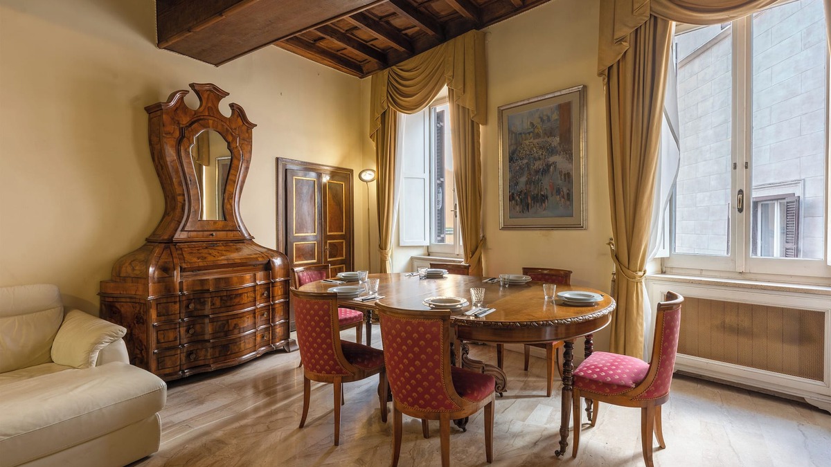 Rione V Ponte Apartment | Exclusive 150 SQM Piazza Navona