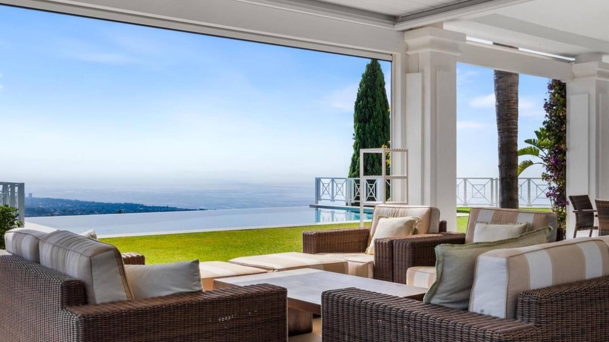 Marbella Villa | Exclusive 6 Bedroom Mansion by Lodgerstrip