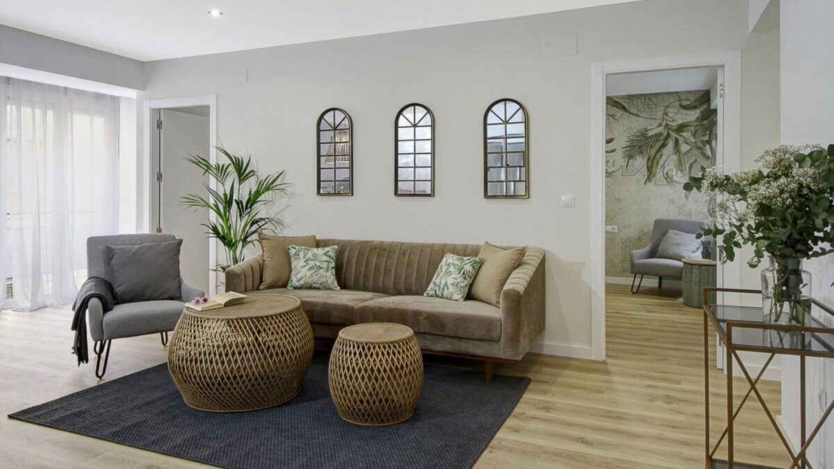 Figares House | Exclusive apartment in the city center with parking