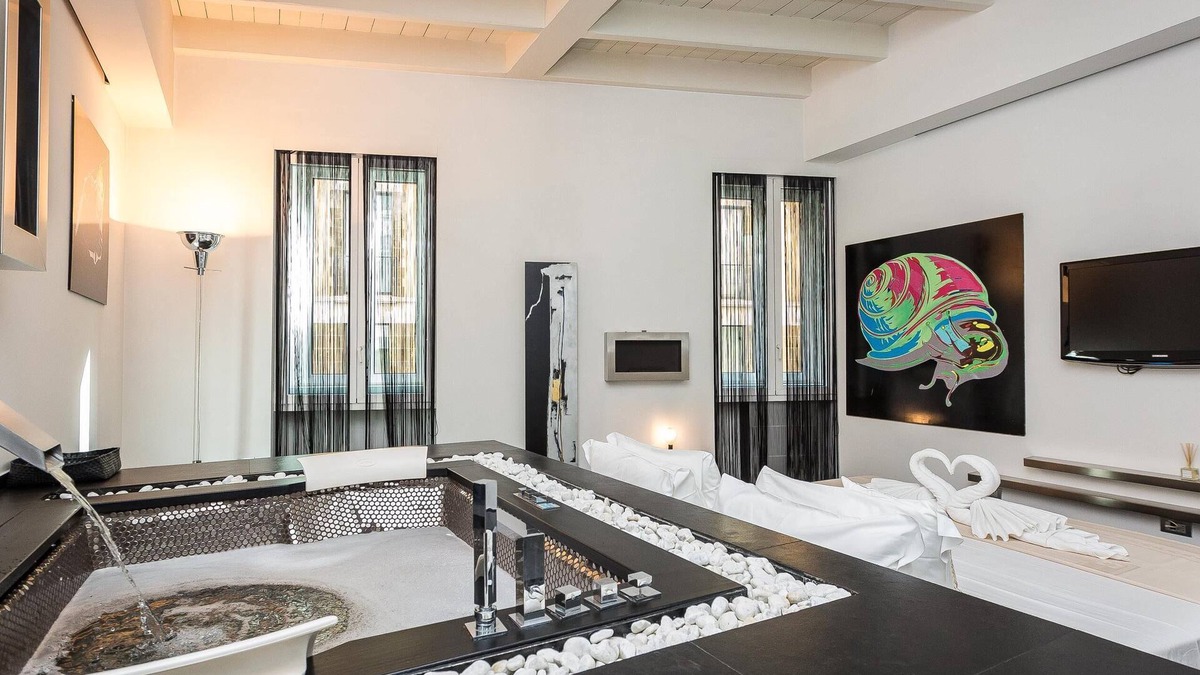 Rione II Trevi Apartment | Exclusive apartment in Via dei Due Macelli, few steps away from the Spanish steps and the Trevi foun