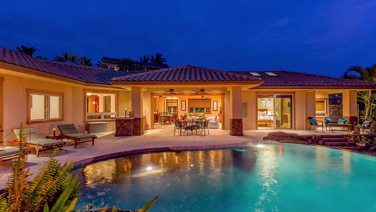 Historic Kailua Village House | Exclusive area. Ocean view. Putting Green, Private yard, SW Infinity pool