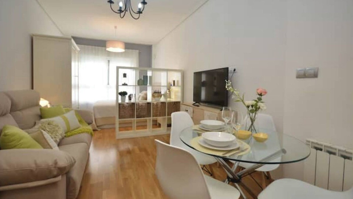 Vigo Apartment | Exclusive area of the apartment parking free and netflix