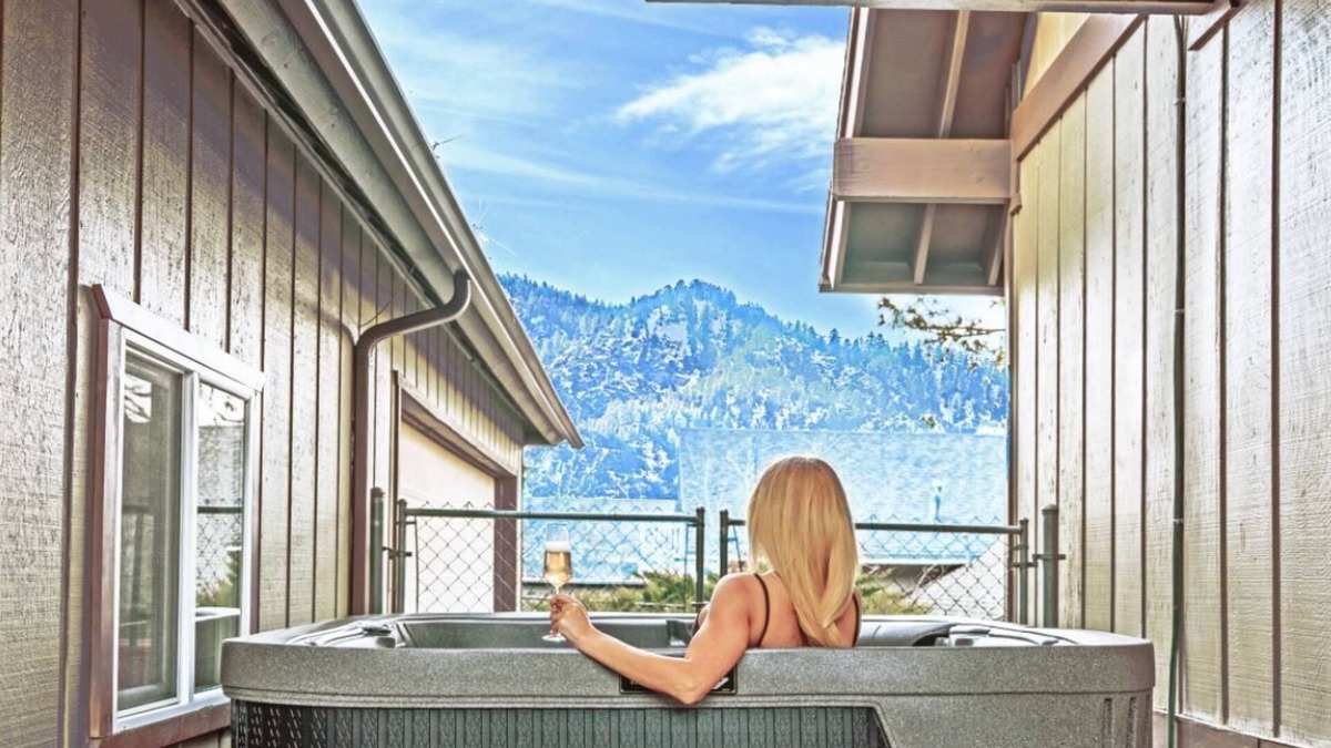Wrightwood Ski Chalet | Exclusive Chalet w/hot tub & sauna - less then 60 miles from LA