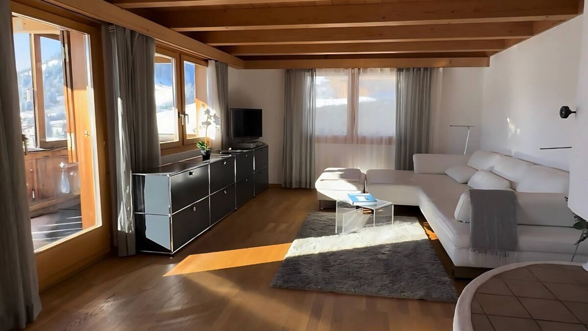 Schoenried Ski Chalet | Exclusive chalet with 360° panorama 7 minutes from Gstaad