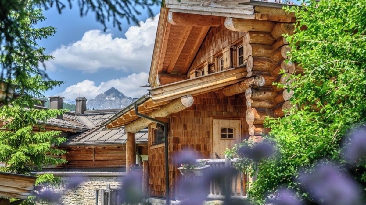 Maria Alm am Steinernen Meer Ski Chalet | Exclusive chalets with their own Swiss stone pine sauna, private whirlpool & open fireplace