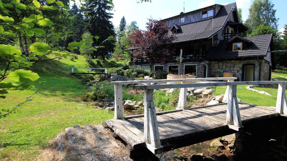 Szklarska Poreba Other | Exclusive creekside holiday home with swimming pool