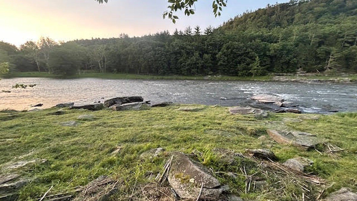 Lackawaxen House | Exclusive Delaware River Front Sanctuary near Masthope and the Poconos