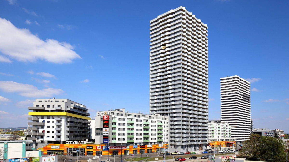 Grinzing Apartment | Exclusive Double Room With Balcony above Citygate Shopping-Metro access-Parking
