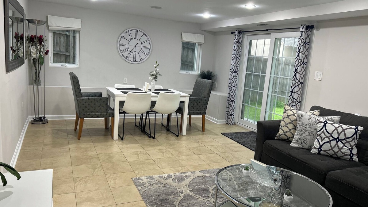 McLean House | Exclusive Escape- 1 mile to metro w/FULL kitchen!