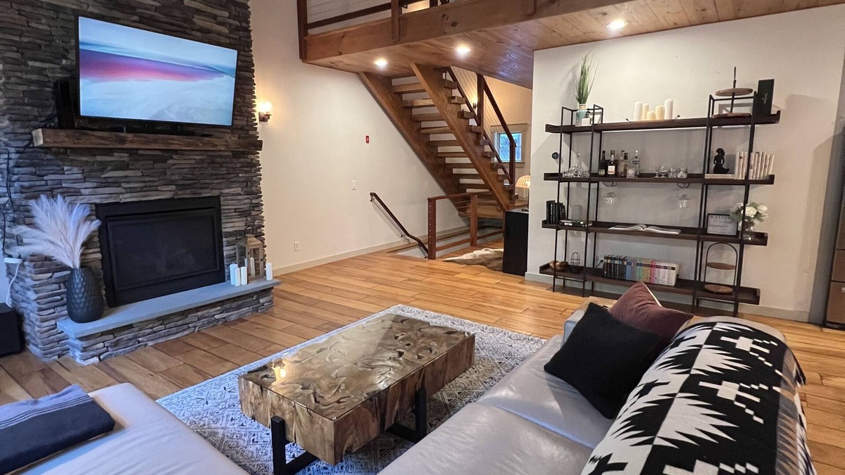 Saugerties House | Exclusive Escape - 7 Minutes to Woodstock