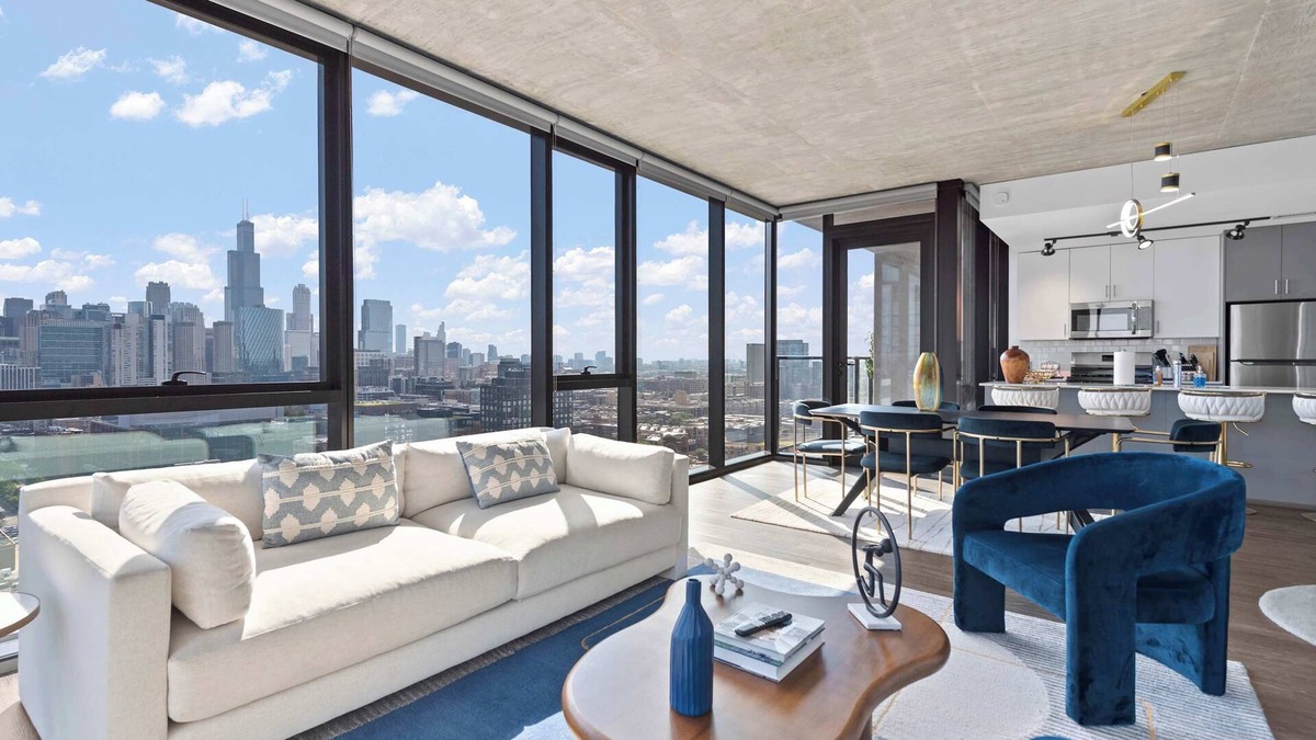 West Loop Apartment | Exclusive Group Getaway in Vibrant West Loop