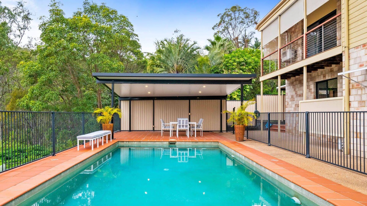 Mudgeeraba House | Exclusive Hinterland 8 Bed 4 bath Villa with Pool