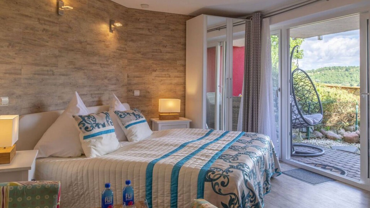 Schalkenmehren House | Exclusive holiday apartment with volcano views