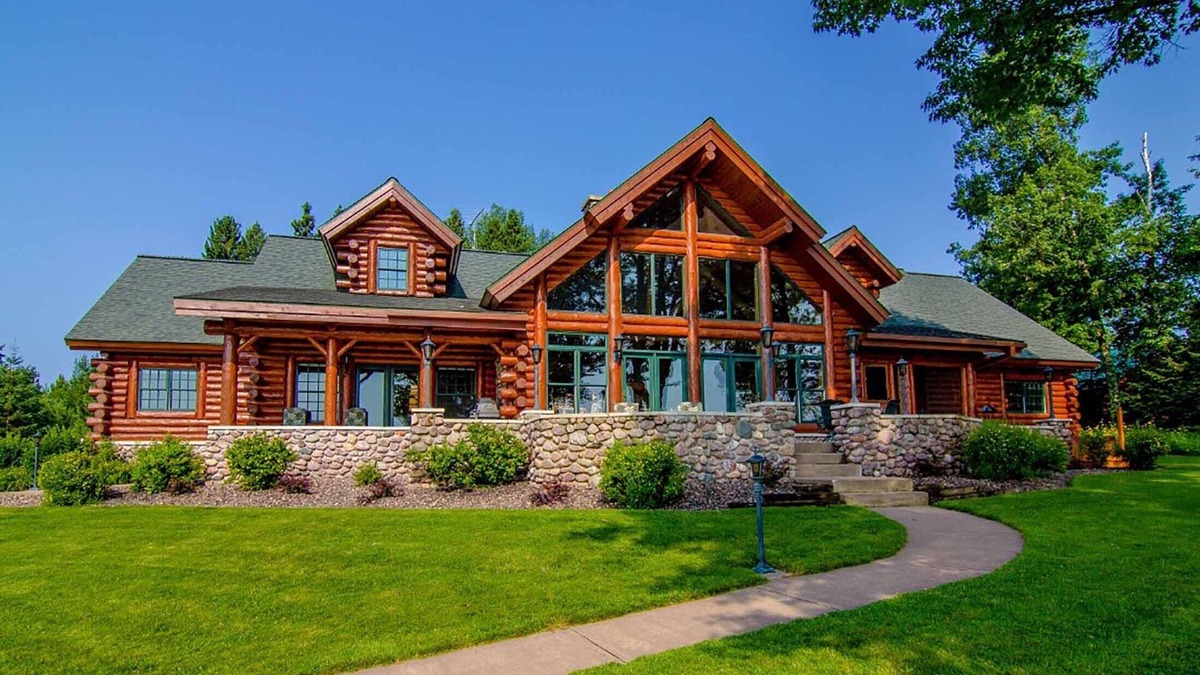 Hayward Cabin | Exclusive Home On Chippewa Flowage- 3.6 acres with sand beach and two Private docks