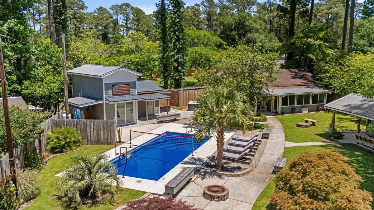Wilmington House | Exclusive Property with Pool, Hot Tub, and Gym