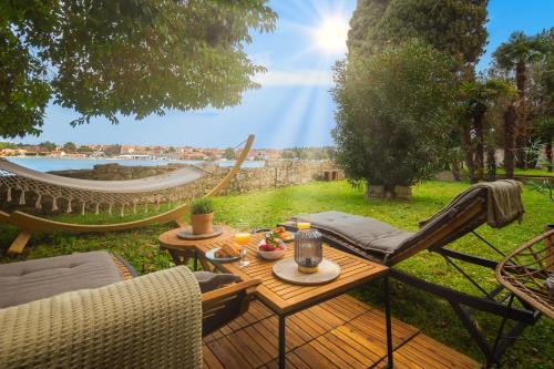 City Center Apartment | Exclusive Seafront Bacchus Apartment