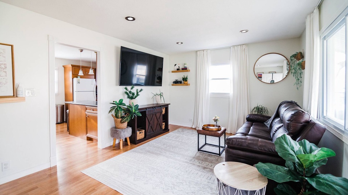 Midland House | Exclusive Spread | 3 Miles to Downtown | Sleeps 5