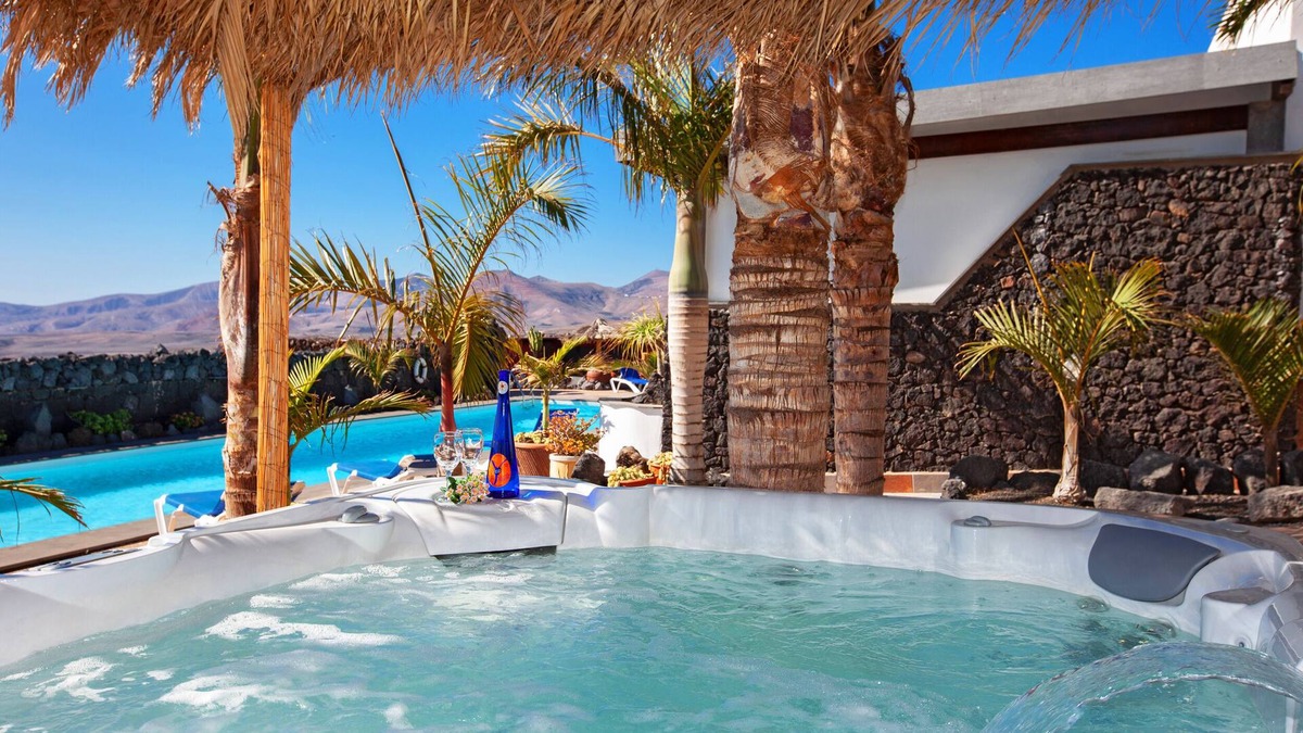 Macher Villa | Exclusive "SUPERVILLA" with luxurious facilities for your holiday or event!