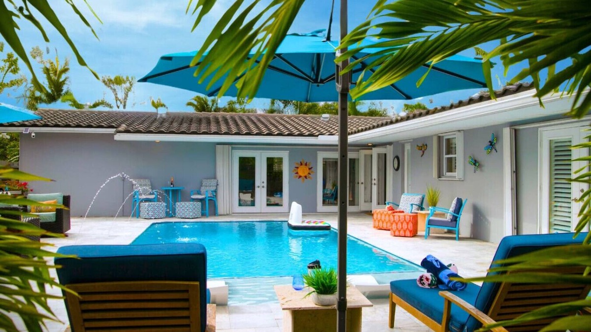 Coral Ridge Isles Villa | Exclusive Tropical Villa-Heated Pool&Outdoor Oasis