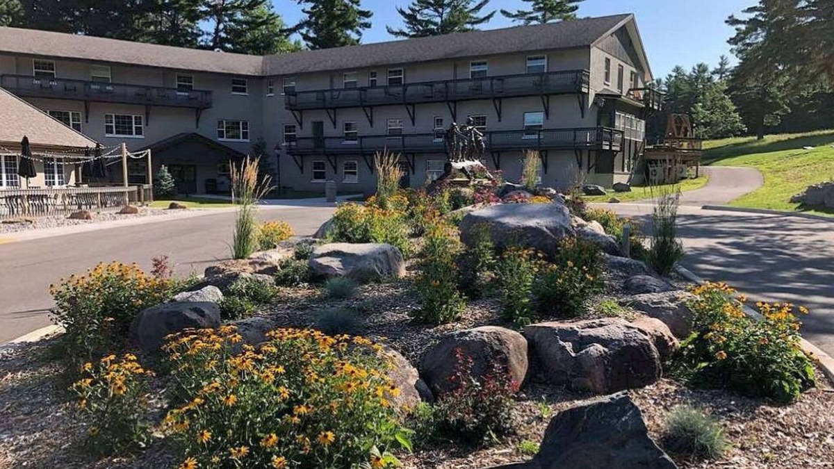 Iron Mountain Condo | Exclusive Upper Cedar Haus Escape | Scenic Views