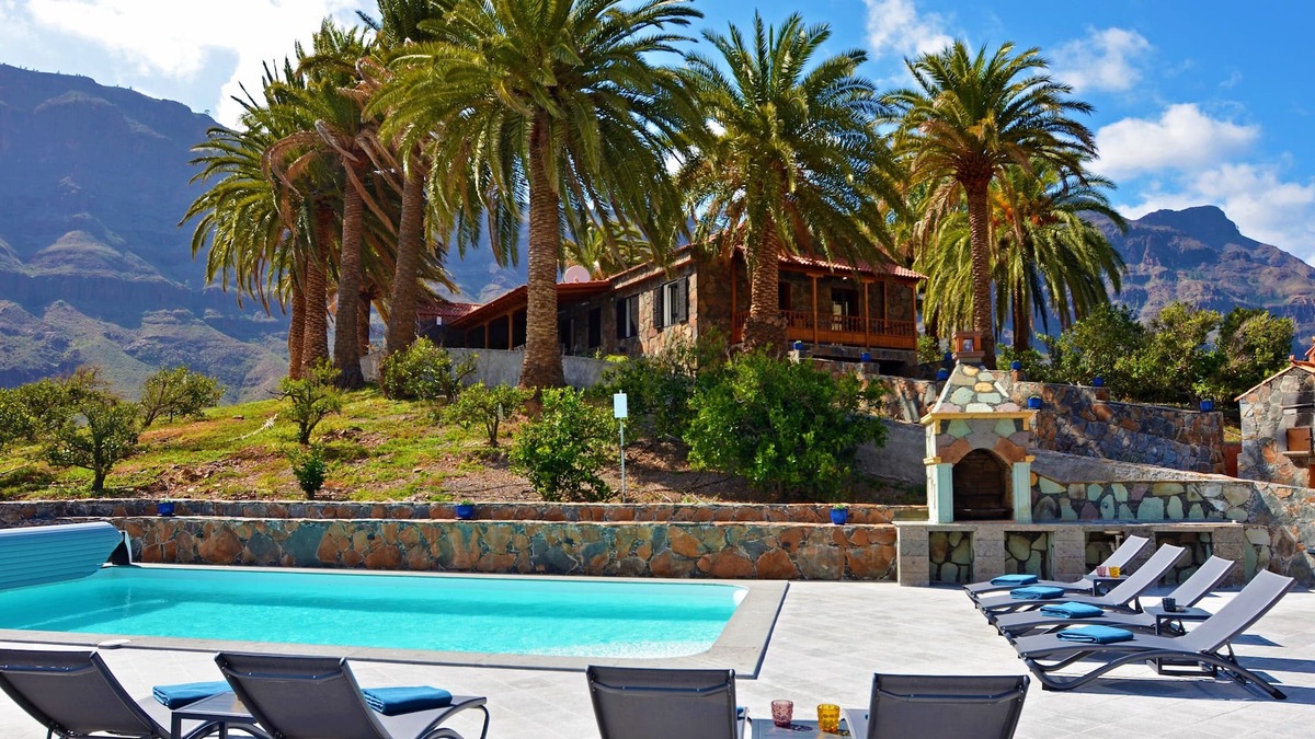 San Bartolome de Tirajana Villa | Exclusive Villa Gran Canaria with a heated pool
