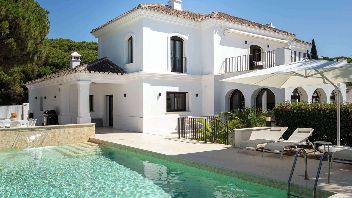 Urbanizacion Marbessa Villa | Exclusive Villa Lioness with large pool, big lawn and jacuzzi