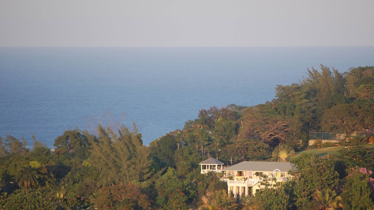 Runaway Bay Villa | Exclusive With Full Staff, Members Beach, Fabulous Ocean Views