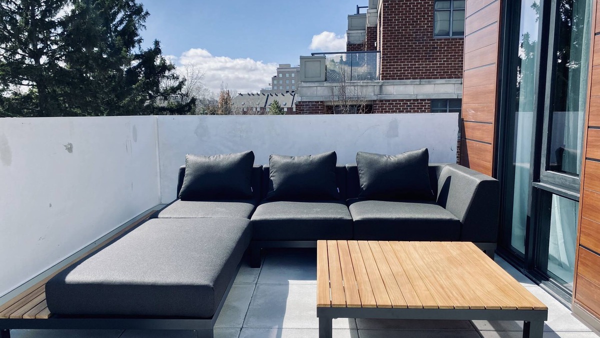 Etobicoke Condo | Executive 2 bed 2 bath condo in the Kingsway