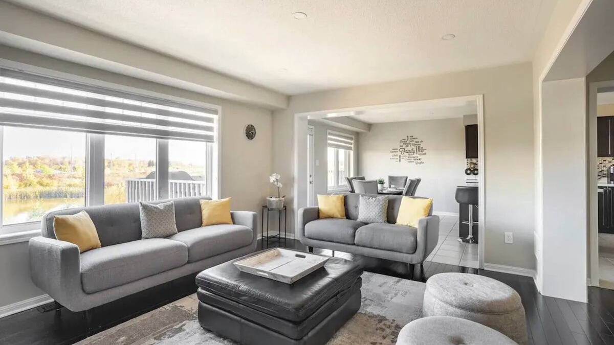 Brampton House | Executive 4BD/3BA home with Free Parking|Wi-fi|Office|Views|Park Access