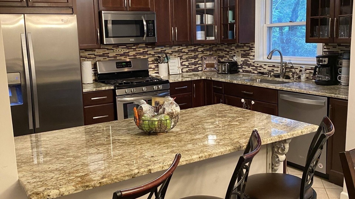 Grand Rivers House | Executive 5 Bed/4 Bath, 13 Beds, Sleeps 17, by Patti's w/Pool Table!