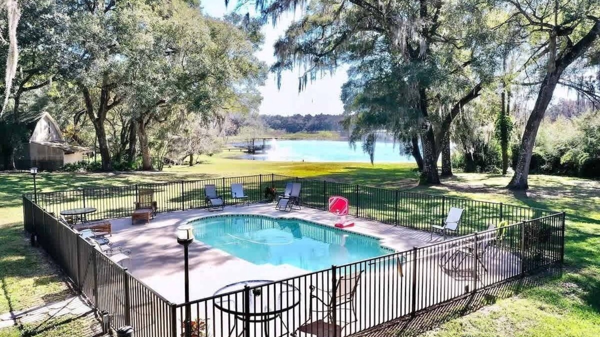 Dade City House | Executive 5-Bedroom Pool Home | Lakeview Estate | Dade City, FL