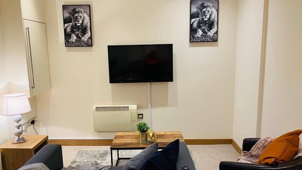 Sunderland Apartment | Executive Apartment a very short walk to the Sunderland metro and train station.
