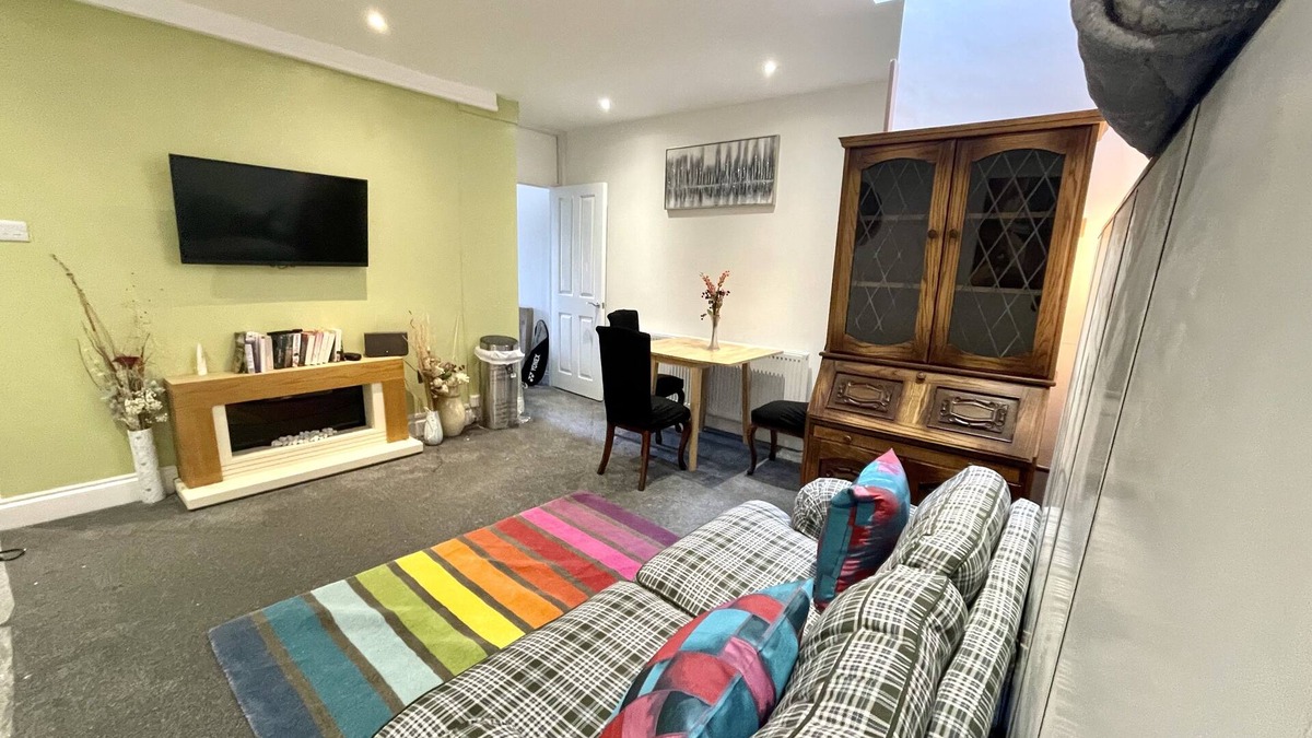 Plymouth Apartment | Executive apartment with private parking , central location