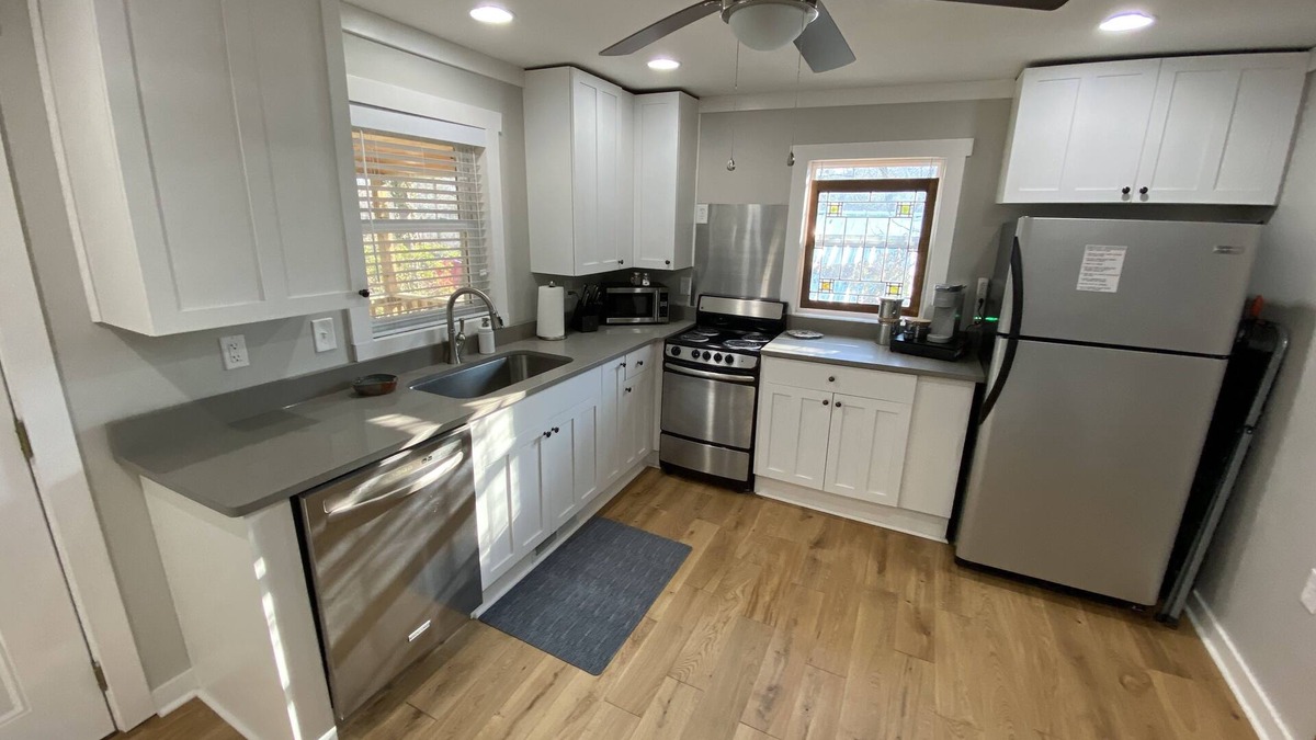 Toccoa House | Executive Cottage, 5 star accommodations near historic downtown Toccoa.