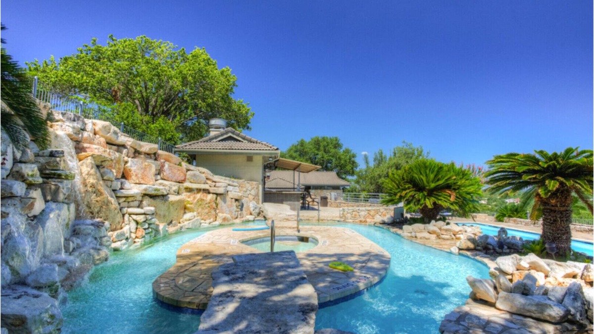 Barton Creek Lakeside Cottage | Executive Cottage in Barton Creek Lakeside